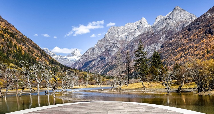 四姑娘山几月份去最好？秋天彩林和冬天雪山哪个更出片