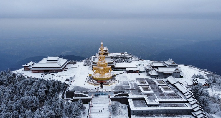 东南亚华人来四川为什么更适合包车定制？成都中国旅行社定制旅游全解