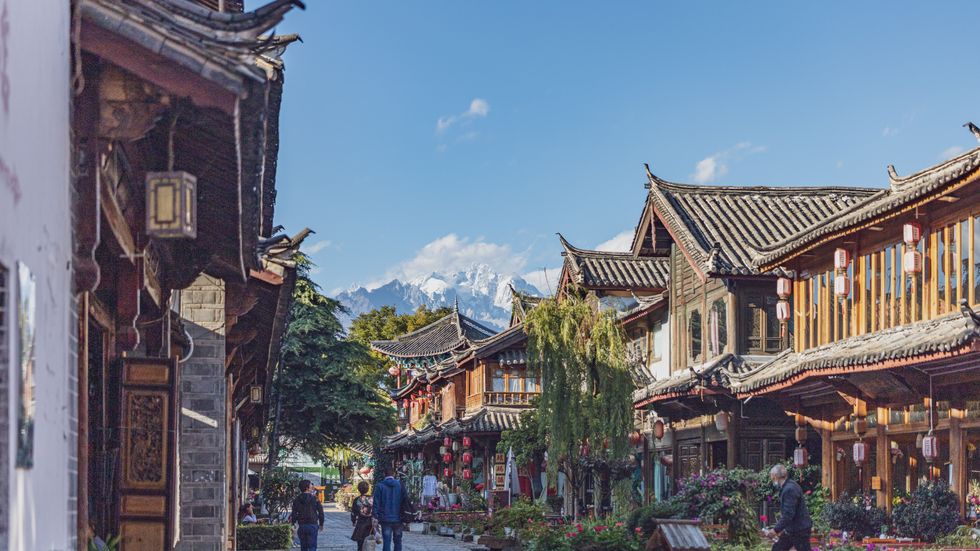 康定情歌风景区与市区街道景观